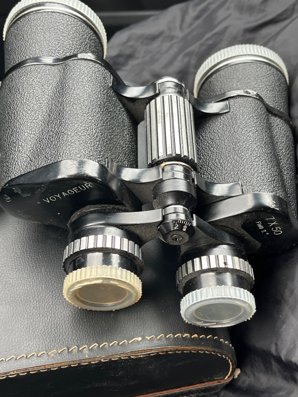 Vtg Voyageur 7X50 Binoculars.Comes with black case. As is